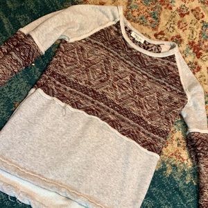 Distressed sweater. Multi colored.